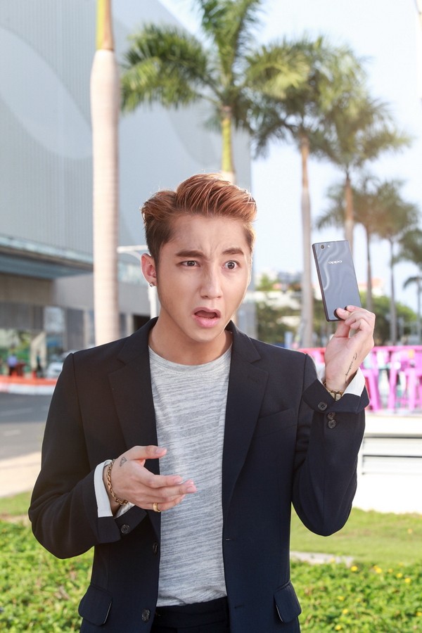 Sơn Tùng M-TP khoe “bạn gái mới” trong MV "Âm thầm bên em" ảnh 2 Sơn Tùng M-TP khoe “bạn gái mới” trong MV "Âm thầm bên em" ảnh 2