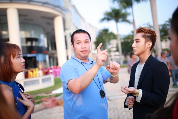 Sơn Tùng M-TP khoe “bạn gái mới” trong MV "Âm thầm bên em" ảnh 4 Sơn Tùng M-TP khoe “bạn gái mới” trong MV "Âm thầm bên em" ảnh 4