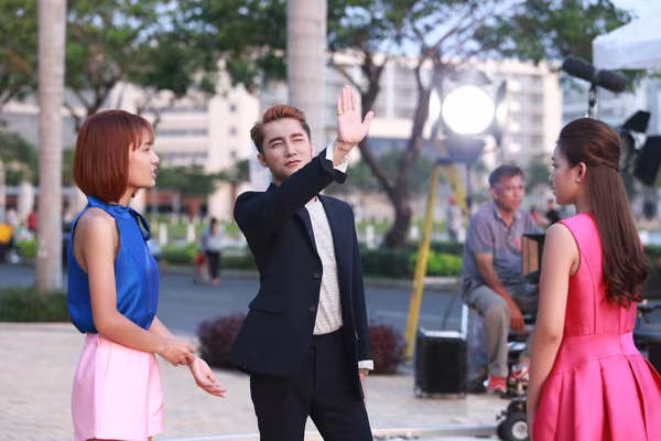 Sơn Tùng M-TP khoe “bạn gái mới” trong MV "Âm thầm bên em" ảnh 5 Sơn Tùng M-TP khoe “bạn gái mới” trong MV "Âm thầm bên em" ảnh 5