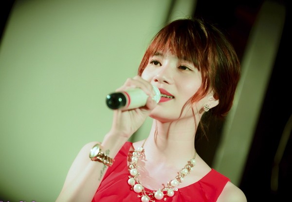 Mai Quốc Việt ra mắt album mới, khoe giọng hát ấm áp đầy cảm xúc ảnh 7 Mai Quốc Việt ra mắt album mới, khoe giọng hát ấm áp đầy cảm xúc ảnh 7