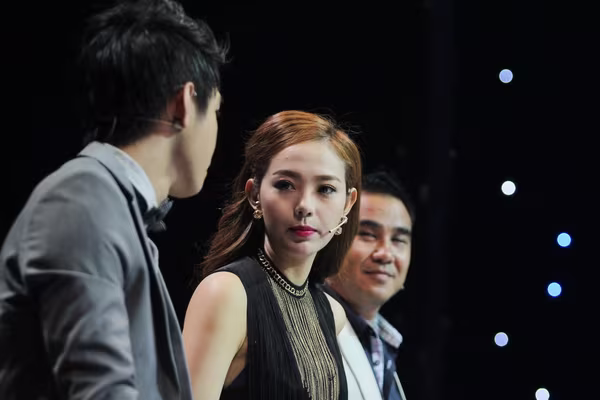 Minh Hằng khoe vũ đạo gợi cảm trước khi ngồi "ghế nóng" ảnh 6 Minh Hằng khoe vũ đạo gợi cảm trước khi ngồi "ghế nóng" ảnh 6