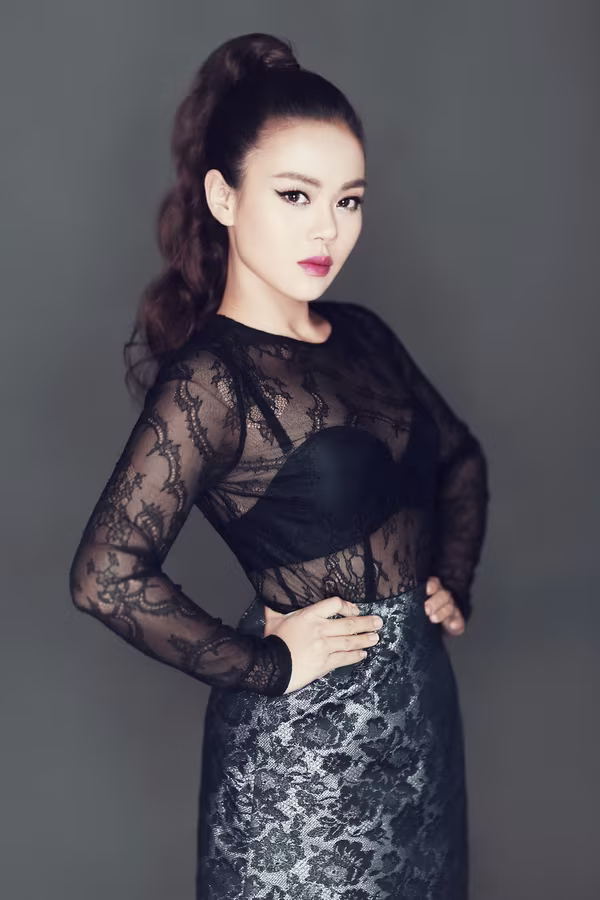Nguyễn Hải Yến “lột xác” dưới tay NTK Chung Thanh Phong ảnh 8 Nguyễn Hải Yến “lột xác” dưới tay NTK Chung Thanh Phong ảnh 8