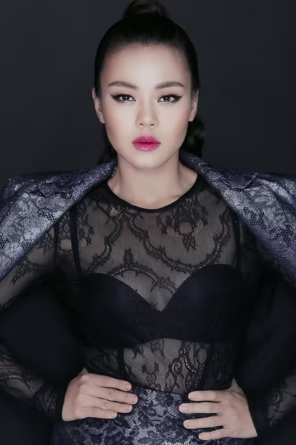 Nguyễn Hải Yến “lột xác” dưới tay NTK Chung Thanh Phong ảnh 7 Nguyễn Hải Yến “lột xác” dưới tay NTK Chung Thanh Phong ảnh 7