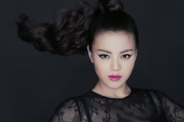 Nguyễn Hải Yến “lột xác” dưới tay NTK Chung Thanh Phong ảnh 1 Nguyễn Hải Yến “lột xác” dưới tay NTK Chung Thanh Phong ảnh 1