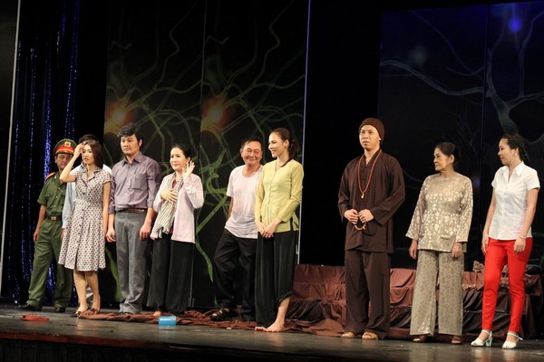 Á khôi áo dài Lệ Quyên tham gia kịch của NSƯT Đoàn Bá ảnh 2 Á khôi áo dài Lệ Quyên tham gia kịch của NSƯT Đoàn Bá ảnh 2