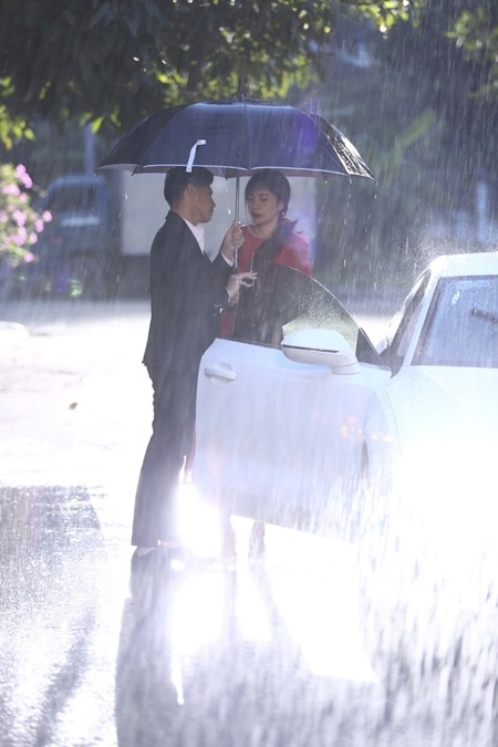 Noo Phước Thịnh "bất chấp" tuổi tác yêu Thủy Tiên ảnh 2 Noo Phước Thịnh "bất chấp" tuổi tác yêu Thủy Tiên ảnh 2