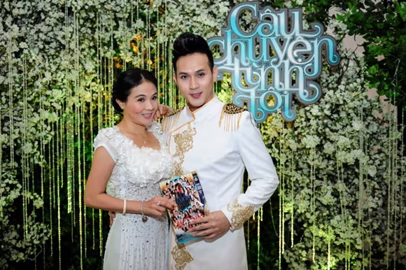 Các mỹ nhân Việt hội ngộ mừng ra mắt Gala nhạc Việt số 6 ảnh 3 Các mỹ nhân Việt hội ngộ mừng ra mắt Gala nhạc Việt số 6 ảnh 3
