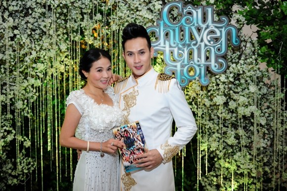 Các mỹ nhân Việt hội ngộ mừng ra mắt Gala nhạc Việt số 6 ảnh 3 Các mỹ nhân Việt hội ngộ mừng ra mắt Gala nhạc Việt số 6 ảnh 3