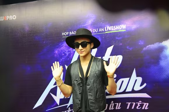 Sơn Tùng M-TP công bố khởi động liveshow "Chuyến bay đầu tiên" ảnh 3 Sơn Tùng M-TP công bố khởi động liveshow "Chuyến bay đầu tiên" ảnh 3