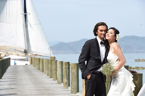 Việt Trinh rạng ngời hạnh phúc trong váy cưới bên Đức Hải ảnh 3 Việt Trinh rạng ngời hạnh phúc trong váy cưới bên Đức Hải ảnh 3