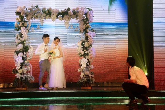 Đan Trường diện áo bà ba, đùa nghịch cùng Thu Minh nơi hậu trường ảnh 7 Đan Trường diện áo bà ba, đùa nghịch cùng Thu Minh nơi hậu trường ảnh 7