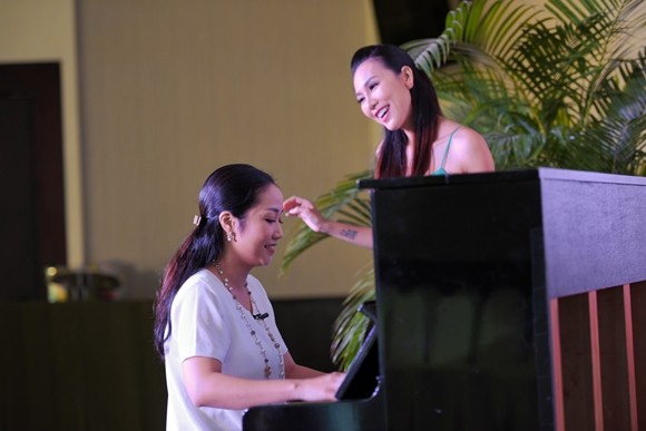 "Ốc" Thanh Vân bất ngờ trổ tài chơi piano chuyên nghiệp ảnh 1 "Ốc" Thanh Vân bất ngờ trổ tài chơi piano chuyên nghiệp ảnh 1