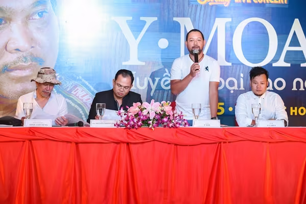 Đêm nhạc tưởng nhớ NSND Y Moan - Huyền thoại cao nguyên ảnh 7 Đêm nhạc tưởng nhớ NSND Y Moan - Huyền thoại cao nguyên ảnh 7