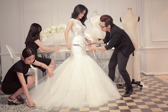 Cận cảnh những chiếc áo cưới thực hiện ròng rã suốt 3 tháng của Tú Vi ảnh 3 Cận cảnh những chiếc áo cưới thực hiện ròng rã suốt 3 tháng của Tú Vi ảnh 3
