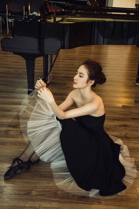 Angela Phương Trinh đẹp mong manh trong hình tượng nghệ sĩ múa ảnh 2 Angela Phương Trinh đẹp mong manh trong hình tượng nghệ sĩ múa ảnh 2