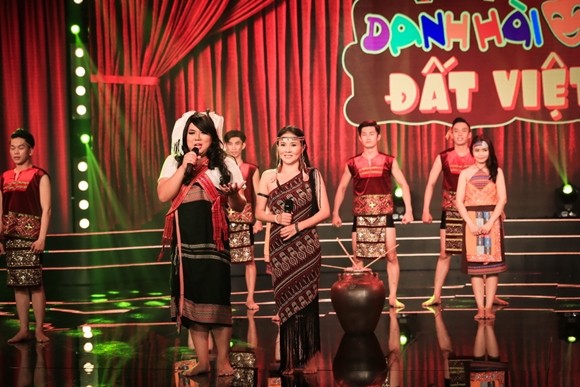 Gia Bảo giả gái, múa ngộ nghĩnh như chim cánh cụt ảnh 5 Gia Bảo giả gái, múa ngộ nghĩnh như chim cánh cụt ảnh 5