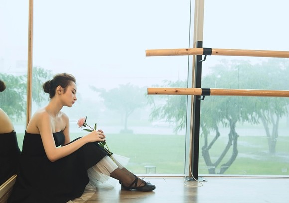 Angela Phương Trinh đẹp mong manh trong hình tượng nghệ sĩ múa ảnh 7 Angela Phương Trinh đẹp mong manh trong hình tượng nghệ sĩ múa ảnh 7