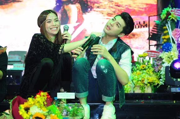 Noo Phước Thịnh bất ngờ xuất hiện trong sinh nhật Hồ Ngọc Hà ảnh 1