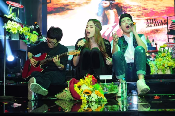 Noo Phước Thịnh bất ngờ xuất hiện trong sinh nhật Hồ Ngọc Hà ảnh 2 Noo Phước Thịnh bất ngờ xuất hiện trong sinh nhật Hồ Ngọc Hà ảnh 2