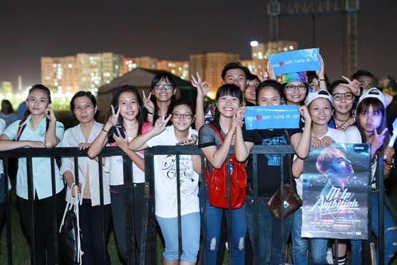 Sơn Tùng M-TP "hồng toàn tập" trong buổi tổng duyệt "chuyến bay đầu tiên" ảnh 9 Sơn Tùng M-TP "hồng toàn tập" trong buổi tổng duyệt "chuyến bay đầu tiên" ảnh 9