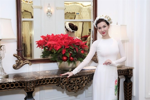 Quỳnh Chi xinh đẹp, dịu dàng trong tà áo dài ảnh 3 Quỳnh Chi xinh đẹp, dịu dàng trong tà áo dài ảnh 3
