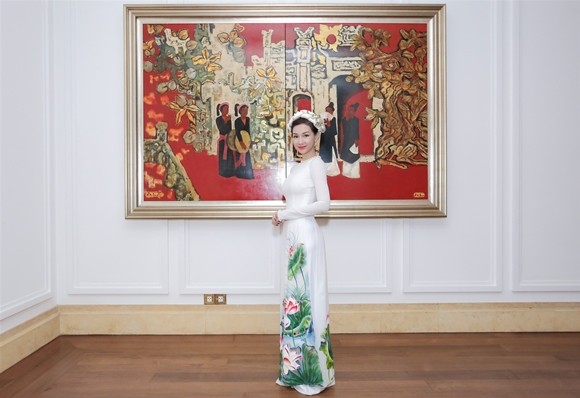 Quỳnh Chi xinh đẹp, dịu dàng trong tà áo dài ảnh 4 Quỳnh Chi xinh đẹp, dịu dàng trong tà áo dài ảnh 4