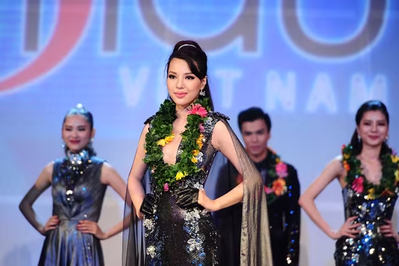 Á khôi Khả Trang và người mẫu trẻ Tuấn Anh đăng quang Siêu mẫu Việt Nam 2015 ảnh 2 Á khôi Khả Trang và người mẫu trẻ Tuấn Anh đăng quang Siêu mẫu Việt Nam 2015 ảnh 2