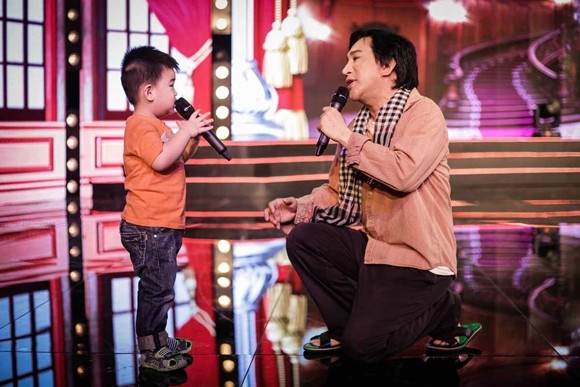 Con trai 2 tuổi của Kim Tử Long đại náo trường quay Danh hài đất Việt ảnh 7 Con trai 2 tuổi của Kim Tử Long đại náo trường quay Danh hài đất Việt ảnh 7