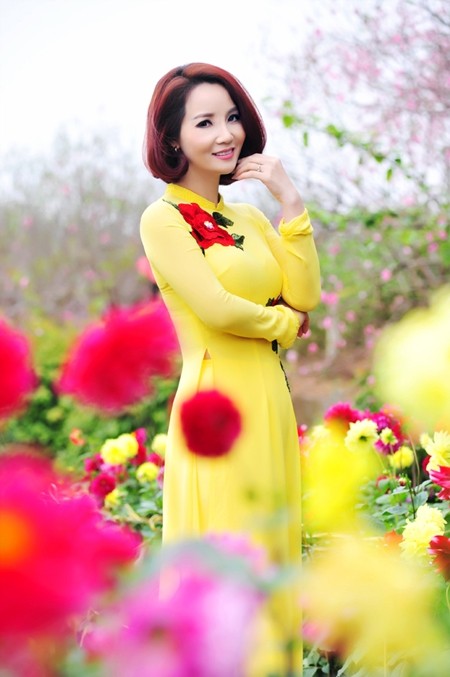 Mai Thu Huyền khoe eo thon trong sắc xuân Hà Nội ảnh 7 Mai Thu Huyền khoe eo thon trong sắc xuân Hà Nội ảnh 7