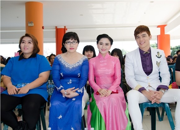 Nghệ sĩ mang niềm vui đến với bệnh nhân HIV/AIDS ảnh 3 Nghệ sĩ mang niềm vui đến với bệnh nhân HIV/AIDS ảnh 3