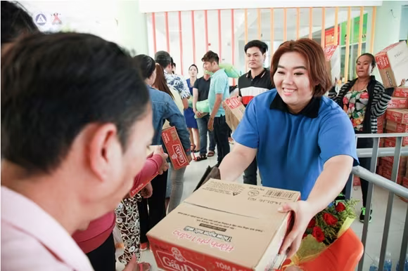 Nghệ sĩ mang niềm vui đến với bệnh nhân HIV/AIDS ảnh 8 Nghệ sĩ mang niềm vui đến với bệnh nhân HIV/AIDS ảnh 8
