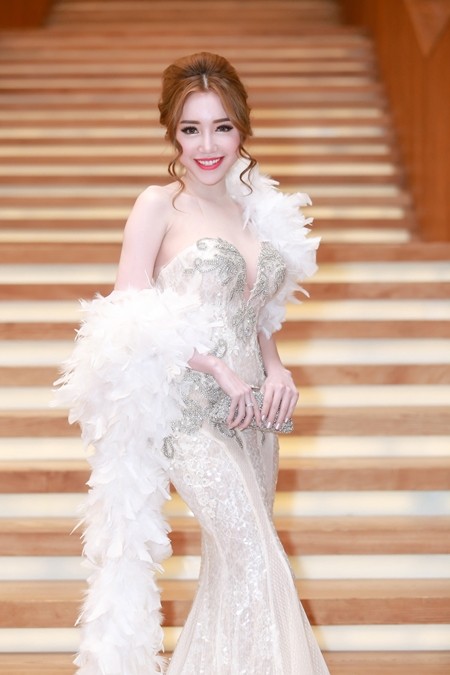 Elly Trần hút ánh nhìn với nhan sắc như thiên thần ảnh 10 Elly Trần hút ánh nhìn với nhan sắc như thiên thần ảnh 10