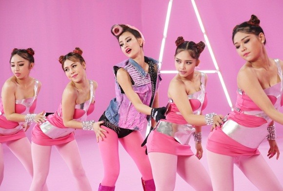 Đông Nhi đầy cá tính với sắc hồng trong dự án "Pink girl" ảnh 10 Đông Nhi đầy cá tính với sắc hồng trong dự án "Pink girl" ảnh 10