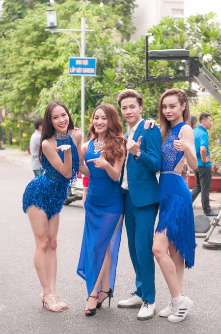 Sợ trễ giờ chạy chương trình, Isaac mang cả hành lý theo để tập luyện ảnh 9 Sợ trễ giờ chạy chương trình, Isaac mang cả hành lý theo để tập luyện ảnh 9