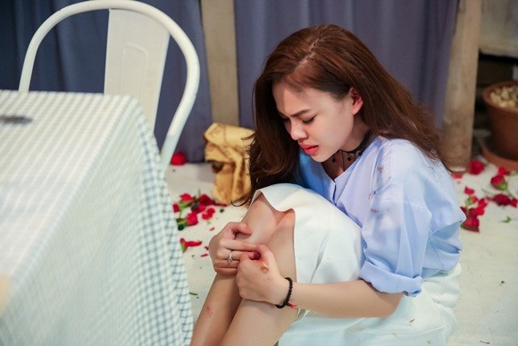 Giang Hồng Ngọc ra mắt MV đẫm nước mắt với tình yêu mù quáng ảnh 3 Giang Hồng Ngọc ra mắt MV đẫm nước mắt với tình yêu mù quáng ảnh 3