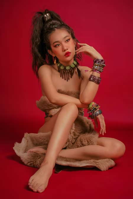 Mặc dù không có nhiều kinh nghiệm, sự trải nghiệm như các bậc tiền bối trong nghề, nhưng Song Ngư luôn tận dụng sức trẻ của bản thân để không ngừng thể hiện, biến hoá những việc mà người khác cho rằng nữ diễn viên không thể làm được. Mặc dù không có nhiều kinh nghiệm, sự trải nghiệm như các bậc tiền bối trong nghề, nhưng Song Ngư luôn tận dụng sức trẻ của bản thân để không ngừng thể hiện, biến hoá những việc mà người khác cho rằng nữ diễn viên không thể làm được.