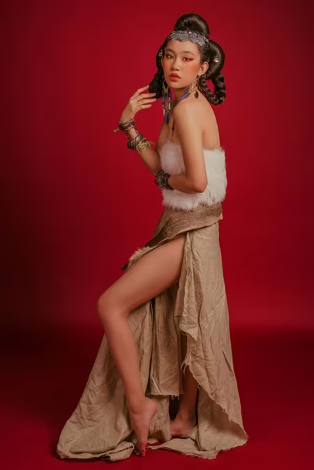 Song Ngư gửi gắm thông điệp rằng bản thân luôn không ngừng thay đổi, biến hoá để được nổi bật trong đám đông. Song Ngư gửi gắm thông điệp rằng bản thân luôn không ngừng thay đổi, biến hoá để được nổi bật trong đám đông.