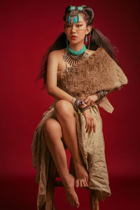 Với sự khó tính, cầu toàn của mình, nữ diễn viên mong muốn gửi đến khán giả những tấm ảnh có “hồn” nhất để thể hiện sự tôn trọng đối với người xem. Với sự khó tính, cầu toàn của mình, nữ diễn viên mong muốn gửi đến khán giả những tấm ảnh có “hồn” nhất để thể hiện sự tôn trọng đối với người xem.