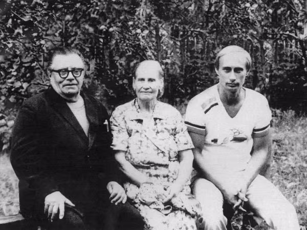 “Cuộc sống thời chiến của cha mẹ tôi đầy khắc nghiệt nhưng không hận thù” ảnh 1