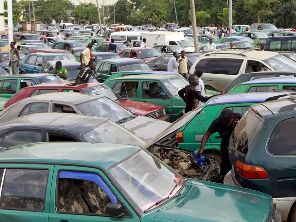 Ngân hàng Nigeria ngừng hoạt động vì... thiếu nhiên liệu ảnh 1 Ngân hàng Nigeria ngừng hoạt động vì... thiếu nhiên liệu ảnh 1