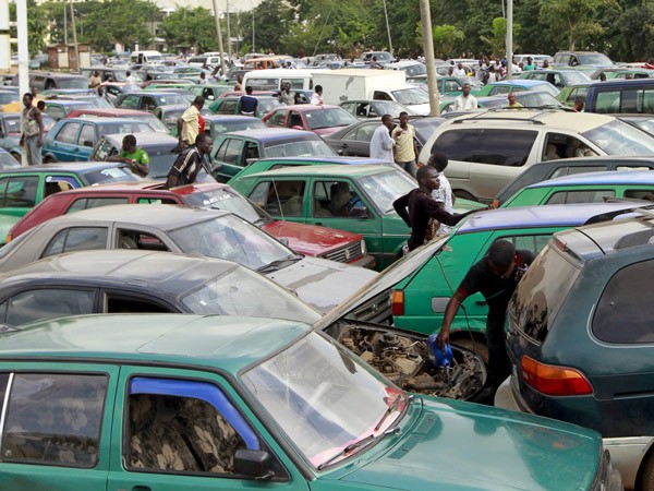 Ngân hàng Nigeria ngừng hoạt động vì... thiếu nhiên liệu ảnh 1 Ngân hàng Nigeria ngừng hoạt động vì... thiếu nhiên liệu ảnh 1