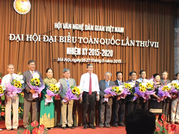 GS Tô Ngọc Thanh tái đắc cử Chủ tịch Hội Văn nghệ dân gian Việt Nam ảnh 1