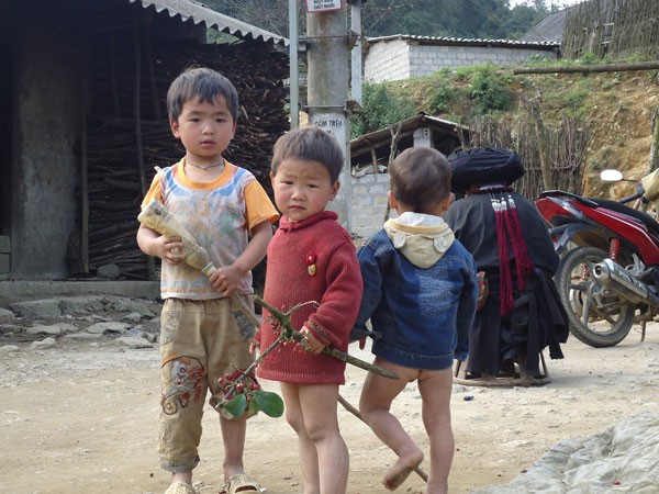 Học lớp 7 vội đi lấy chồng, 22 tuổi đã có 5 đứa con ảnh 2 Học lớp 7 vội đi lấy chồng, 22 tuổi đã có 5 đứa con ảnh 2