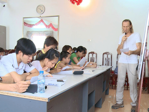 Người cựu binh Mỹ và lớp học tiếng Anh 0 đồng ở Việt Nam ảnh 1