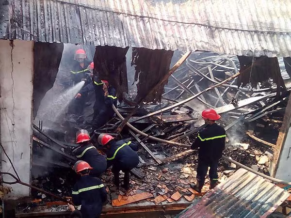 Cháy lớn tại 2 khu, cụm công nghiệp ảnh 1