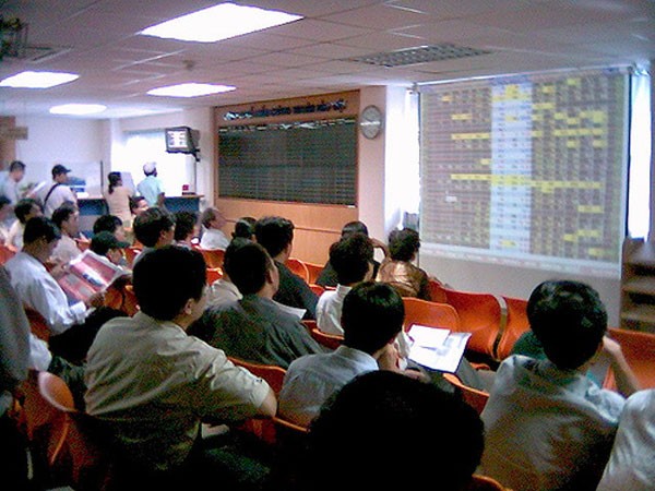 Đón bắt xu hướng thị trường chứng khoán nửa cuối năm 2015 ảnh 1 Đón bắt xu hướng thị trường chứng khoán nửa cuối năm 2015 ảnh 1