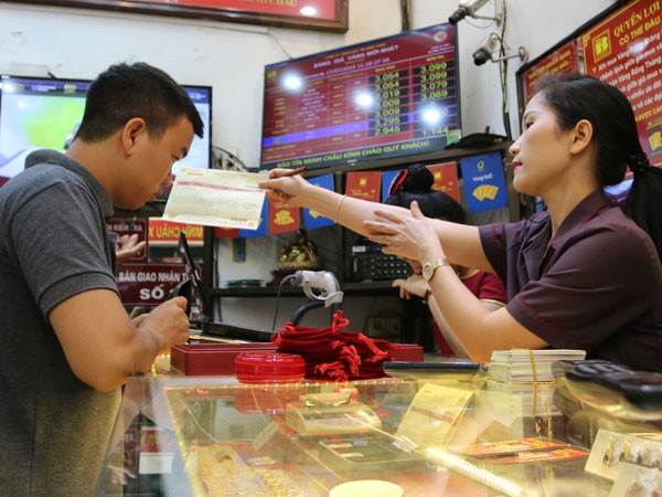 Đầu tuần, giá vàng lại giảm ảnh 1 Đầu tuần, giá vàng lại giảm ảnh 1