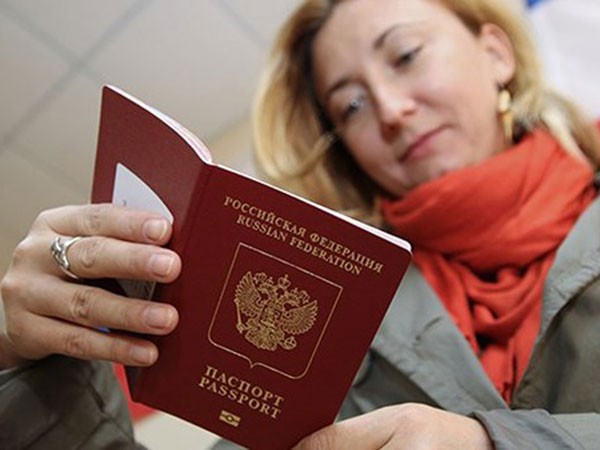 Trục lợi từ mua bán hộ chiếu Ukraine ảnh 1 Trục lợi từ mua bán hộ chiếu Ukraine ảnh 1