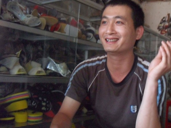 Làm lại cuộc đời từ đôi giày yêu thương ảnh 1 Làm lại cuộc đời từ đôi giày yêu thương ảnh 1
