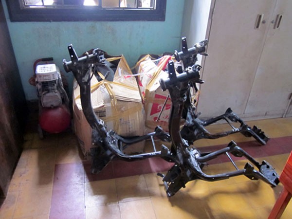 Cận cảnh công nghệ phù phép xe trộm, cướp ảnh 2 Cận cảnh công nghệ phù phép xe trộm, cướp ảnh 2
